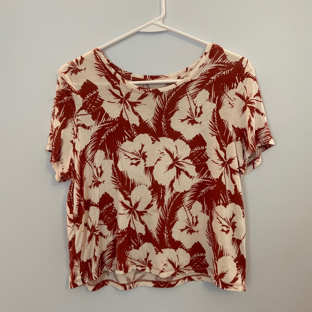 Red and white Hawaiian Aeropostale t-shirt XS